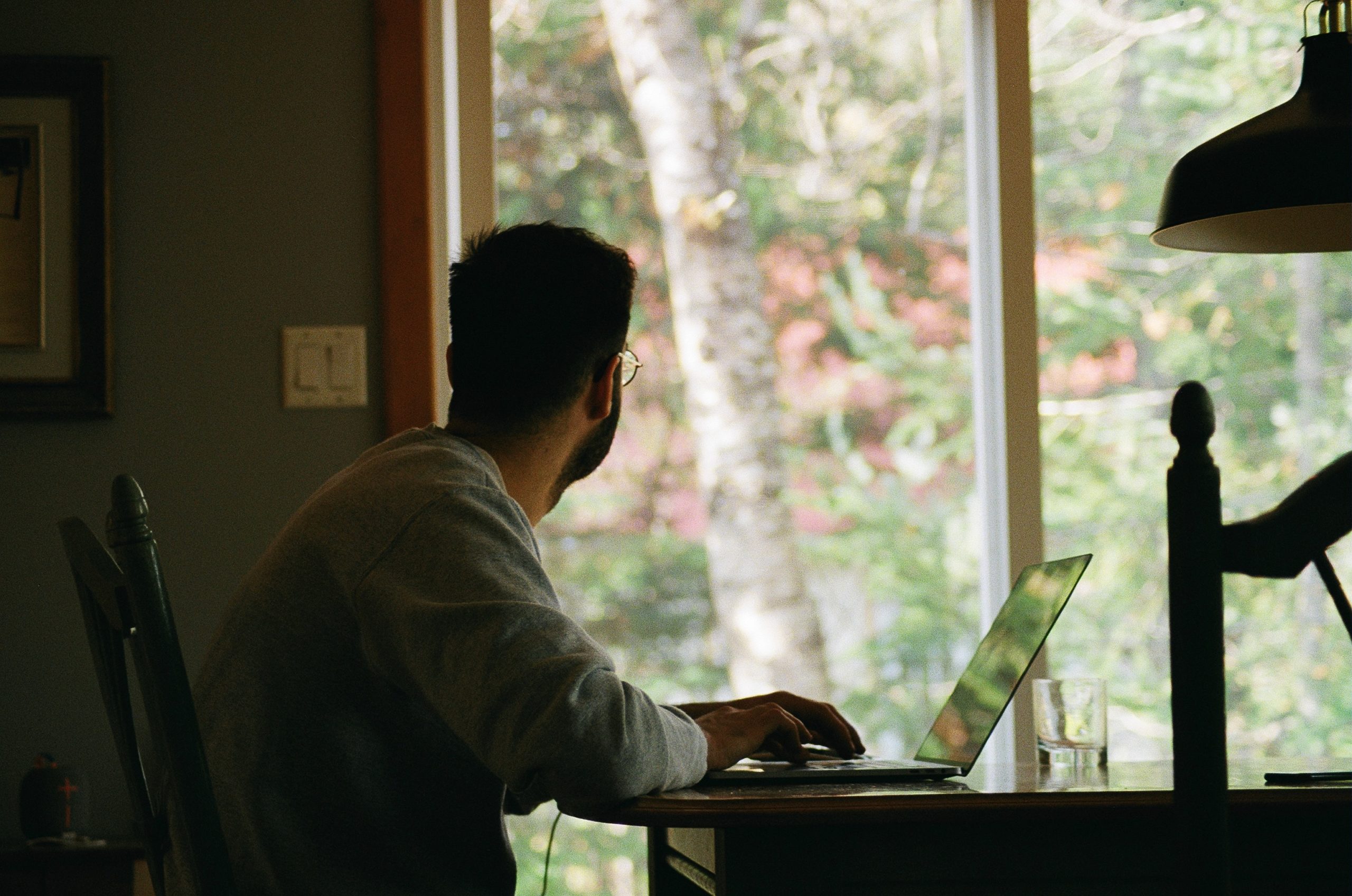 Ein ergonomisches Home-Office einrichten – so geht es