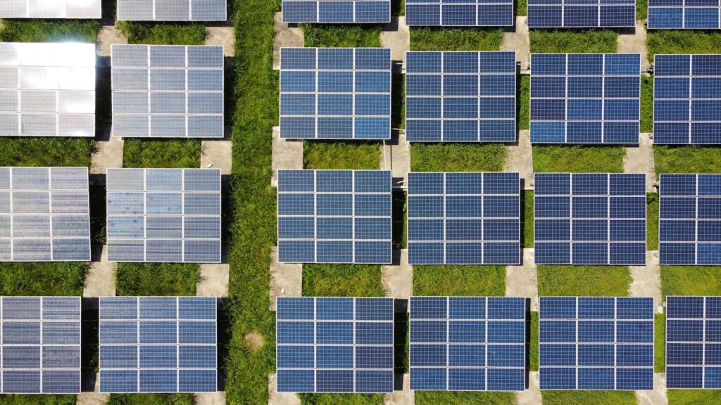 Renditen durch Erneuerbare Energien: Warum sich eine Investition in einen Solarpark auszahlt