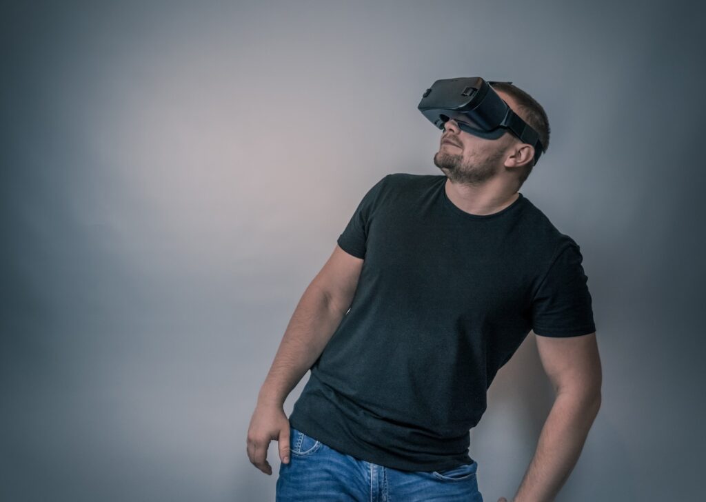 Spiele Unterwegs: Das Aufkommen von All-In-One VR-Headsets und Tragbarem Gaming